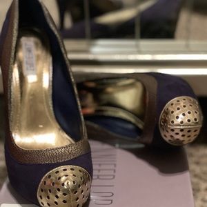 Black 3" heel, gold toe tip and heel, shoe